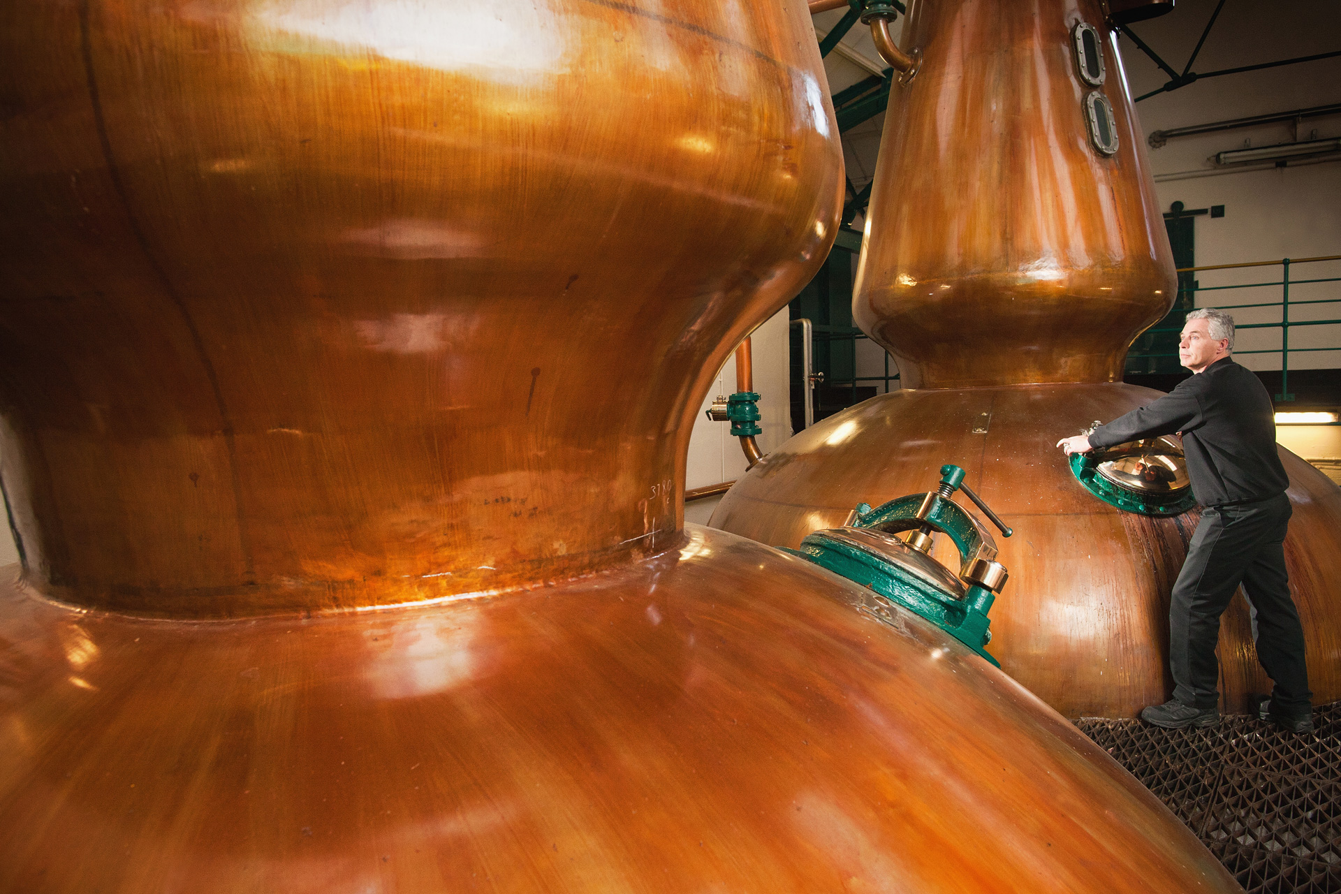 Des distillateurs innovants fabriquent des whiskies fumés (ne les appelez simplement pas «Scotch»), Devis couvreur