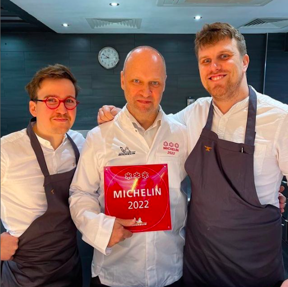 Guide Michelin Grande-Bretagne et Irlande 2022 : Trois étoiles pour le restaurant l&rsquo;Enclume du chef Simon Rogan &#8211; ATABULA, Devis couvreur